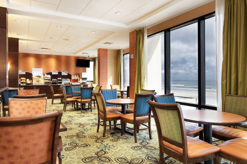 Holiday Express & Oceanfront By Ihg Resort