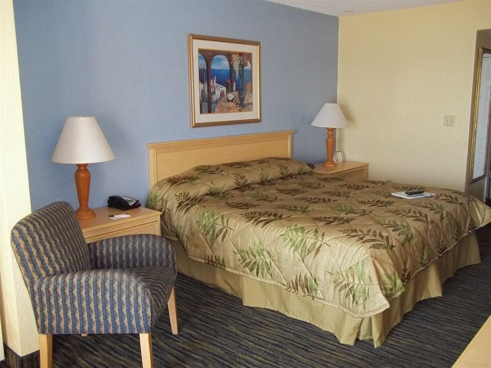Express & Oceanfront Daytona Shores By Ihg 3*